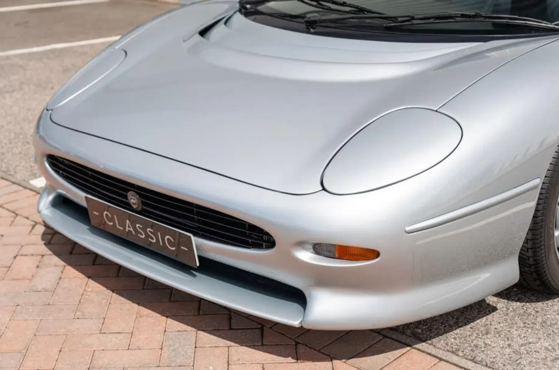 Jaguar XJ220
